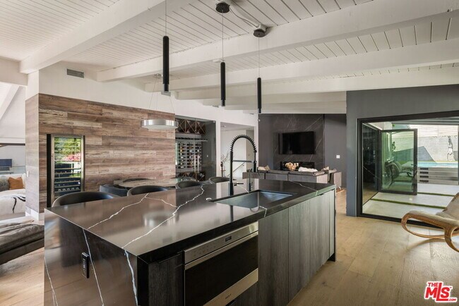 Building Photo - 344 Arno Way