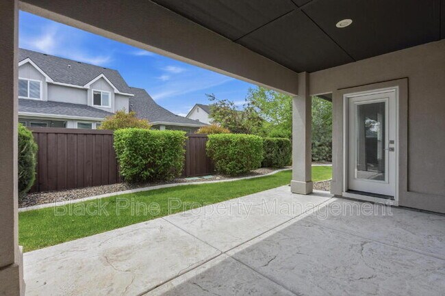 Building Photo - 3761 W Renhold Dr