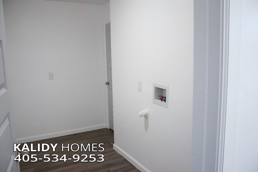 Building Photo - 4116 Overland Dr