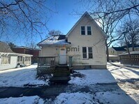 Building Photo - 6 Willow St