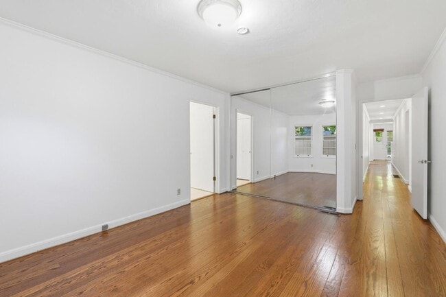 Building Photo - 1825 White Oak Dr