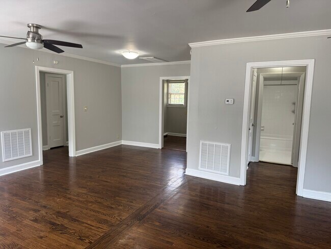 Building Photo - 5532 Kendall Dr