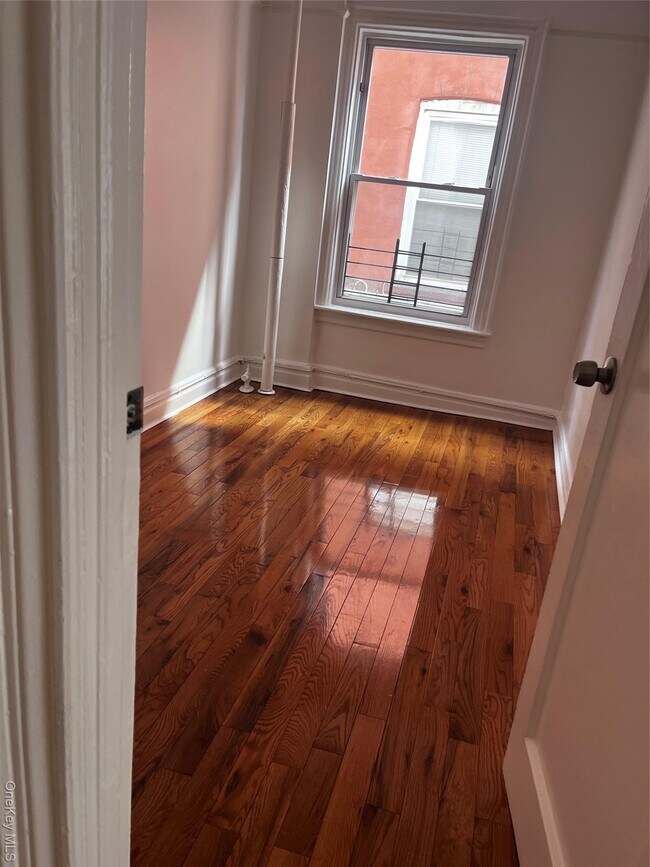 Building Photo - 1129 Noble Ave