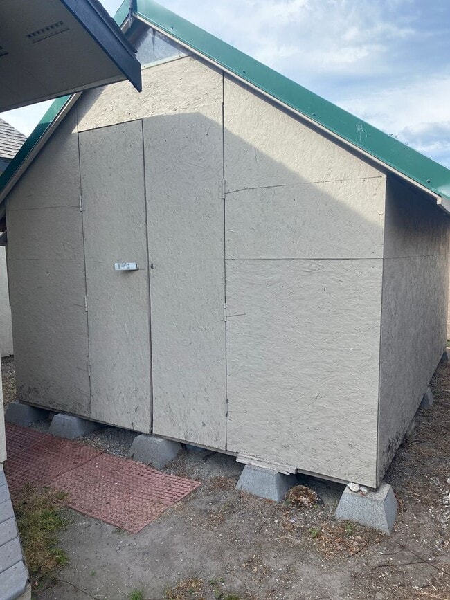 Building Photo - 3-Bedroom Home - Receive $300 off your fir...