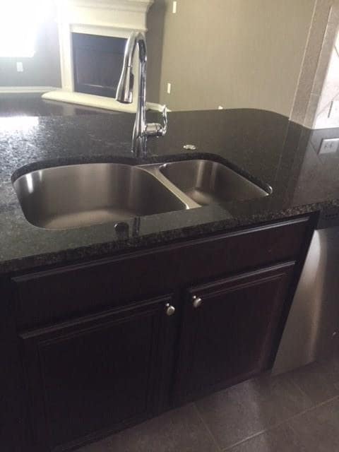 Building Photo - 405 Hendelson Ln