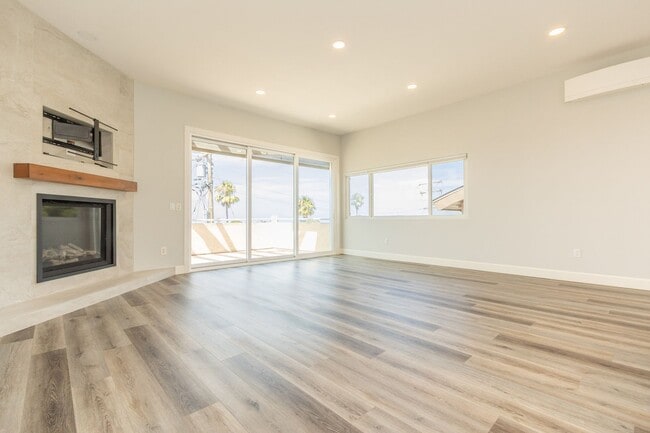 Building Photo - Beautiful 3Bed/2.5Bath Oceanview Home in C...