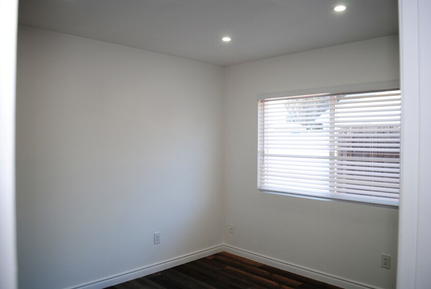 Bedroom - 5475 Mantua Ct