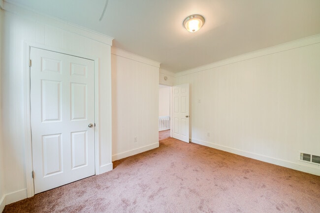 Building Photo - AVAILABLE AUGUST 2026 - RENOVATED 2+ Bedroom Home in MT. WASHINGTON!