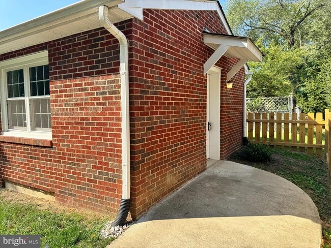 Building Photo - 1045 Bernstein Rd