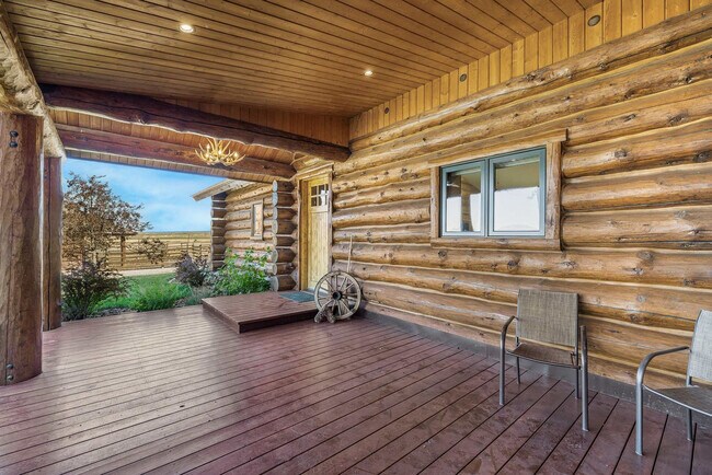 Building Photo - 1330 Larsen Ln