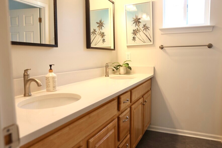 Building Photo - 808 Greene St