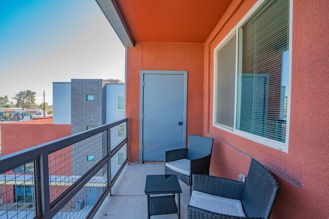 Building Photo - 1890 S Country Club Way