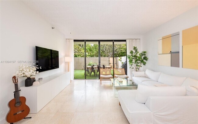 Building Photo - 251 Crandon Blvd