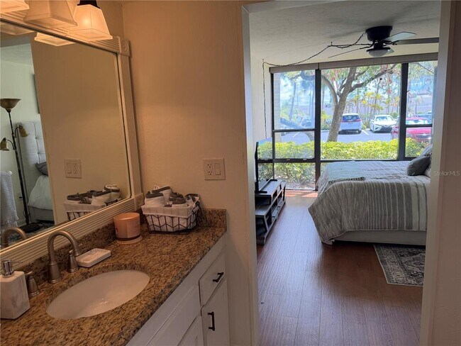 Building Photo - 618 Bird Bay Dr S