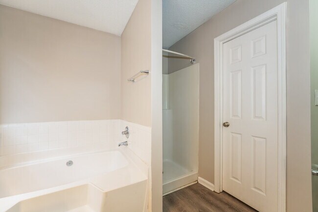 Building Photo - 871 Louisa Ln