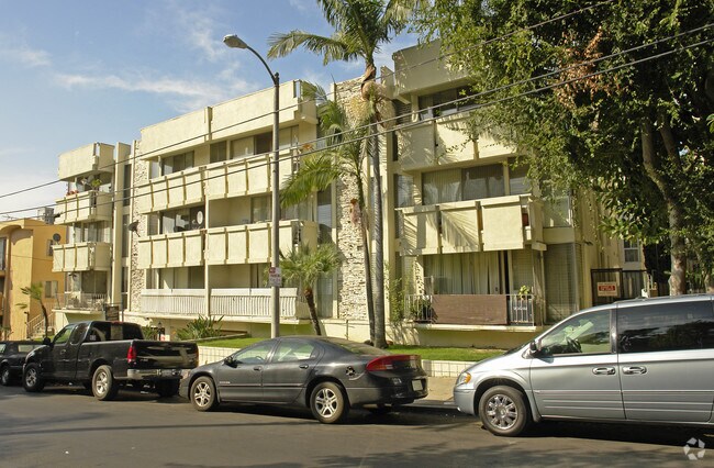 Building Photo - 1617 N Poinsettia Pl