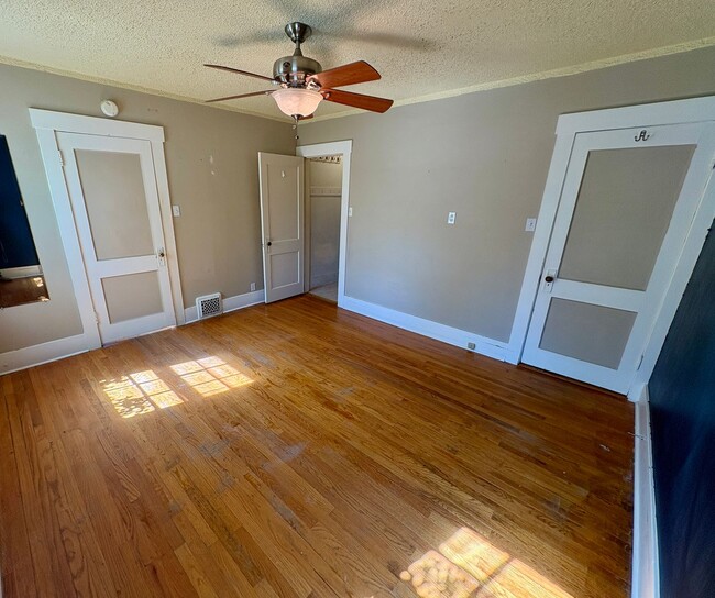 Building Photo - 2 bed 1 bath Home Near the Historic District