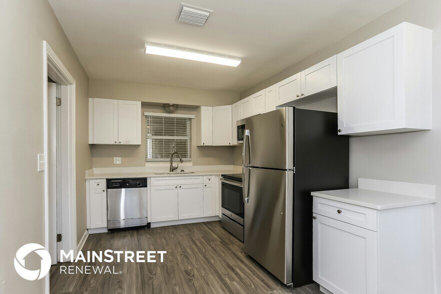 Building Photo - 2124 Almeria Way S