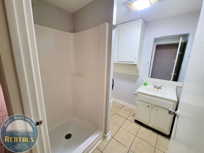 Building Photo - 1489 Brown's Chapel Rd