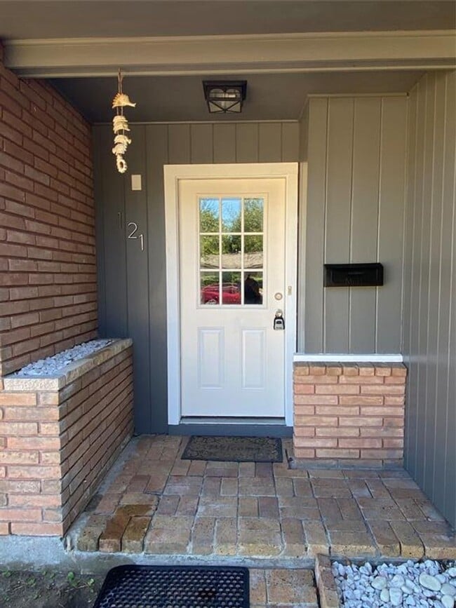 Building Photo - CUTE 3 BEDROOM, 2 BATHROOM HOME IN FISH VI...