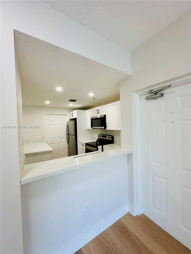 Building Photo - 6560 NW 114th Ave