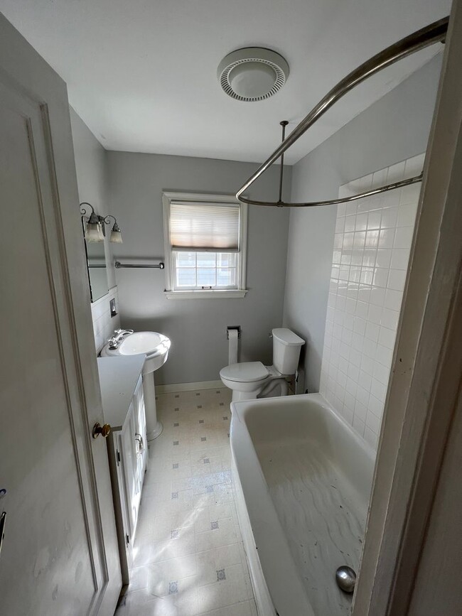 Building Photo - Beautiful, Unique 4 Bedroom Home for Rent
