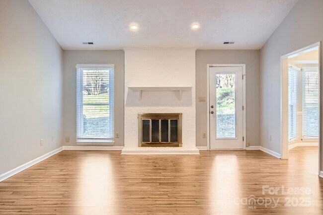 Building Photo - 7201 Canyon Dr