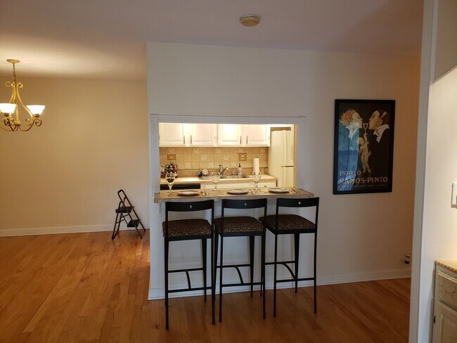 Building Photo - 120 Lakeview Dr