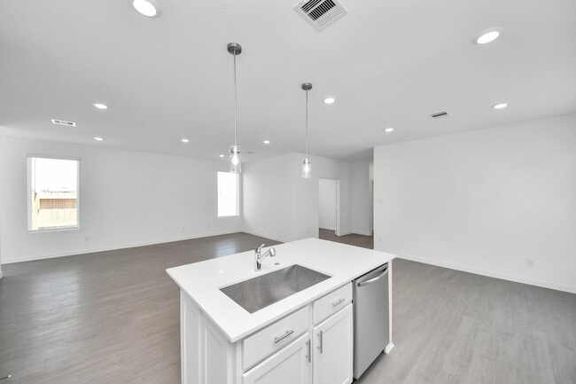 Building Photo - 29515 Pondview Dr