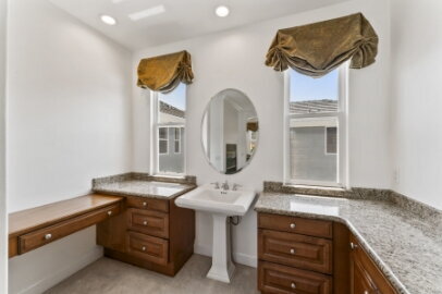 Building Photo - Luxurious, 5450 SqFt,  5 Ensuite Bedrooms ...