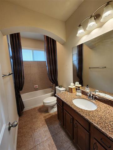 Building Photo - 3701 Bella Vista Dr