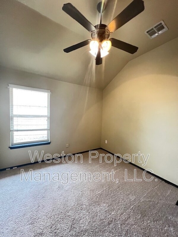 Building Photo - 19136 Cottonwood Ct