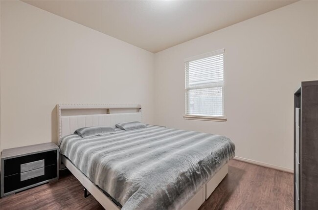 Building Photo - 4410 Fenetre Forest St