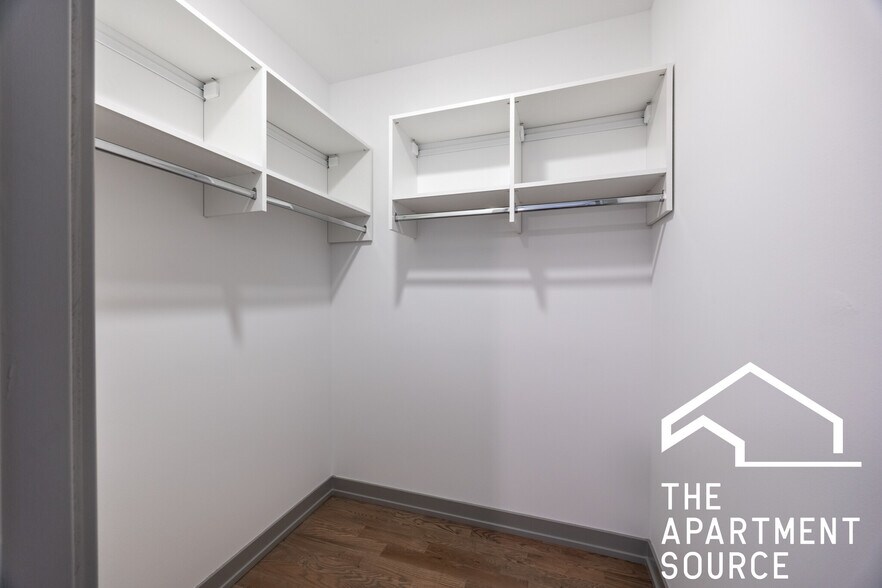 Building Photo - 1323 W Estes Ave