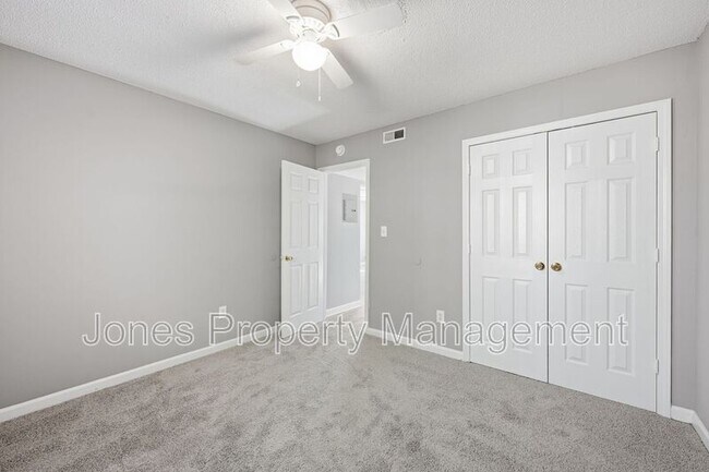 Building Photo - 905 Chimneys Ln