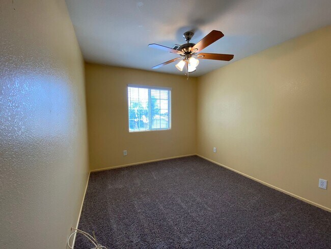 Building Photo - Large four-bedroom house with a loft