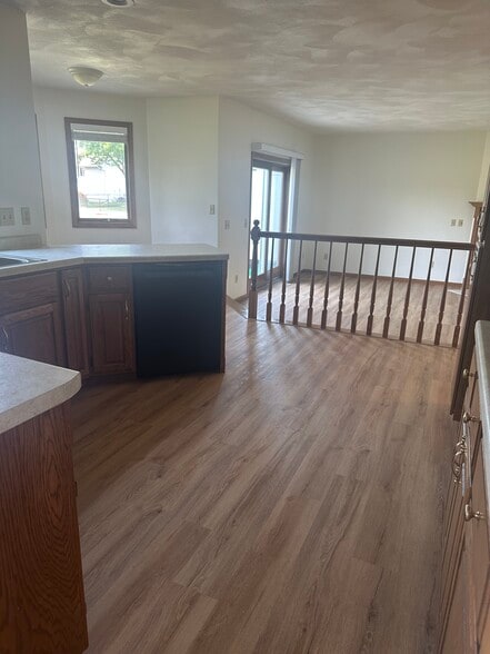 Building Photo - N511 Willowcrest Ct