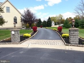 Building Photo - 1401 Hampstead Ct