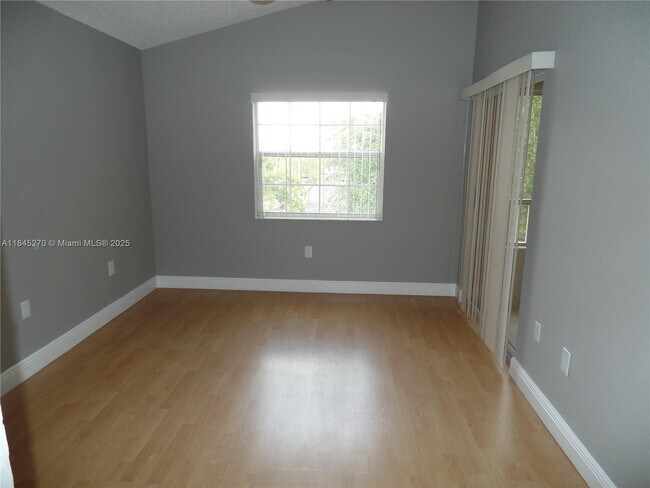 Building Photo - 2850 N Oakland Forest Dr