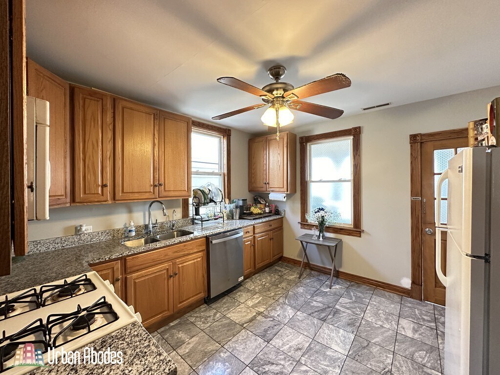 Building Photo - 3532 N Elston Ave