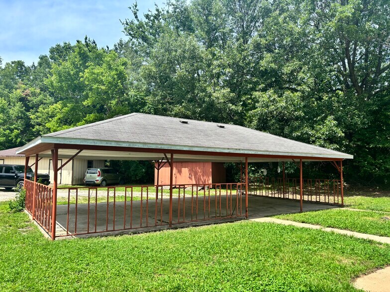 Building Photo - 900 E Kirkwood Dr