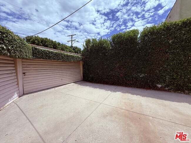 Building Photo - 1032 S Crescent Heights Blvd
