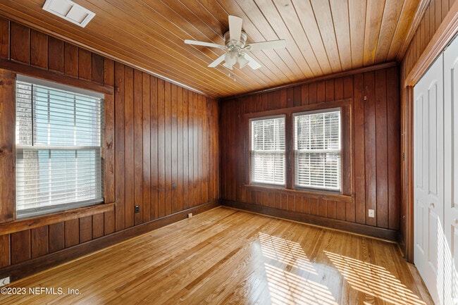 Building Photo - 1058 Beach Ave