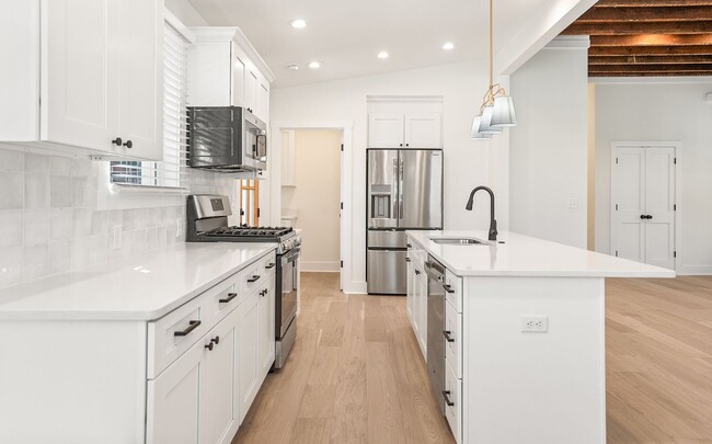 Building Photo - Downtown Beaufort Charmer