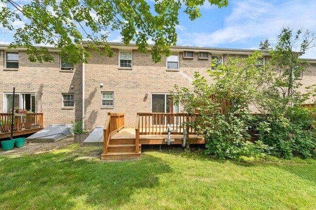 Building Photo - 114 Fieldstone Dr