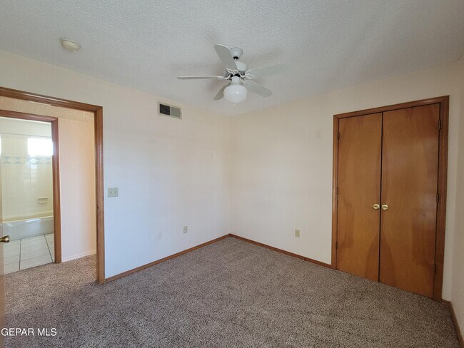 Building Photo - 6920 Imperial Ridge Dr