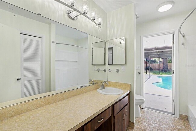 Building Photo - 648 Bua Dr