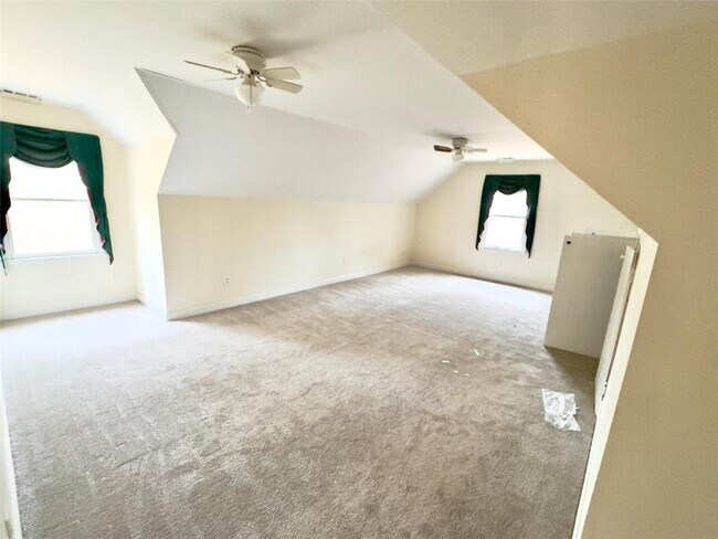 Building Photo - 219 Deerhill Dr