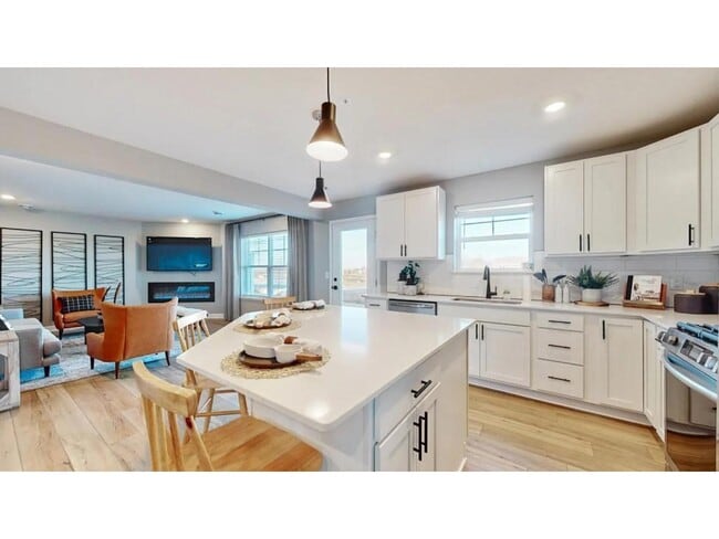 Building Photo - 23310 Amber Dr