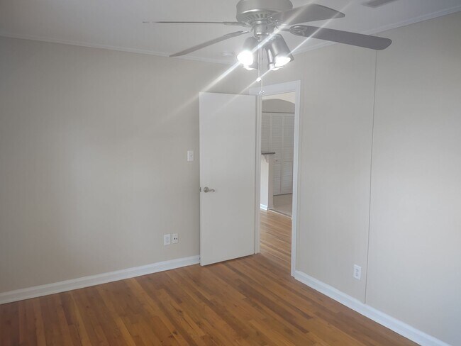 Building Photo - 2 Bedroom 1 Bath Condo in the Cottages of ...